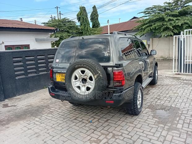 Toyota Land Cruiser 2002 Gray