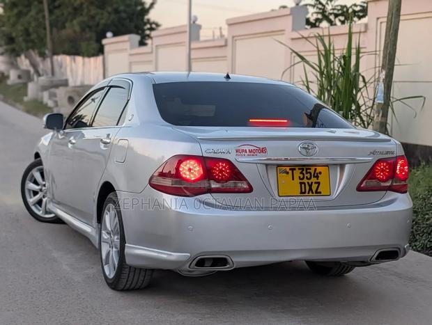 Toyota Crown 2009 Silver