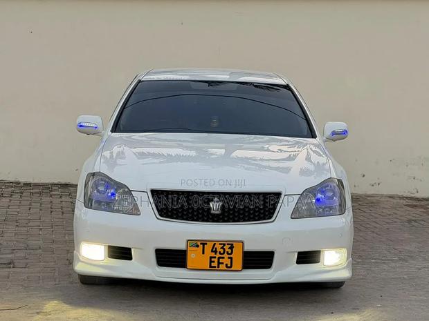 Toyota Crown 2006 White
