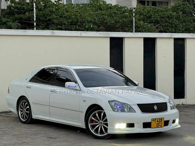 Toyota Crown 2006 White