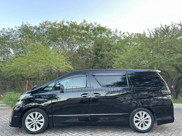 Toyota Alphard 2010
