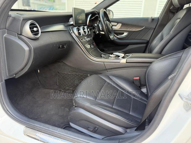 Mercedes-Benz C220 Classic 2016 White