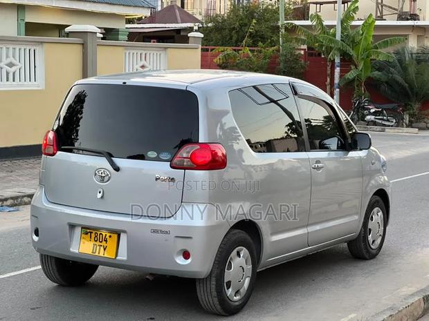 Toyota Porte 2005 Silver