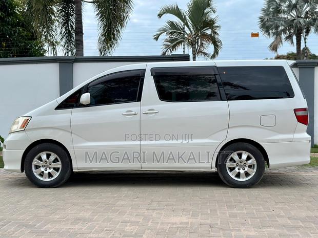 Toyota Alphard 2.4 Petrol AWD 2004 White