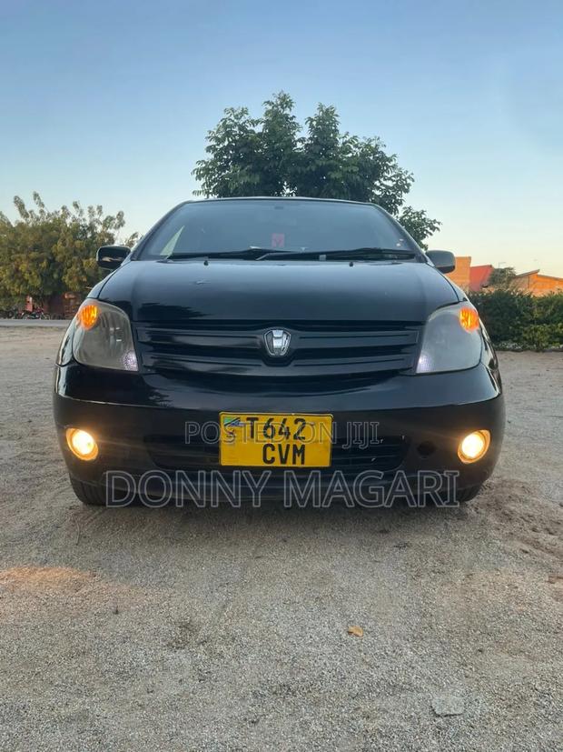 Toyota IST 2005 Black