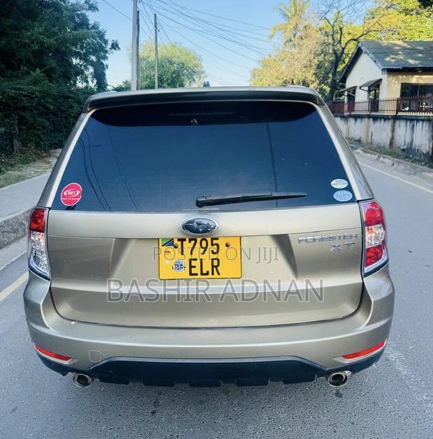 Subaru Forester 2010 Gold
