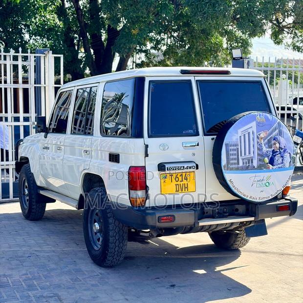 Toyota Land Cruiser 2018 White