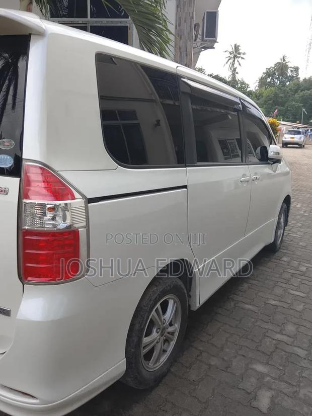 Toyota Noah 2008 White