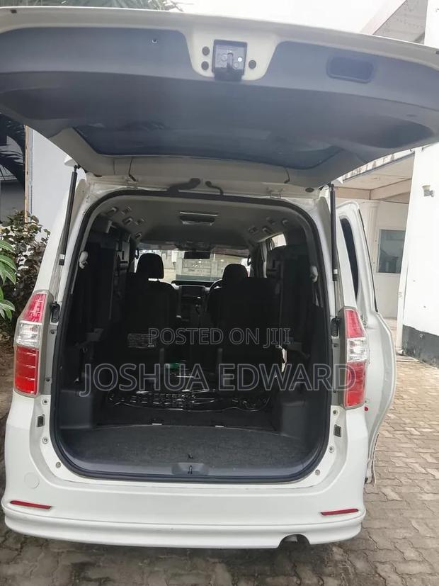 Toyota Noah 2008 White