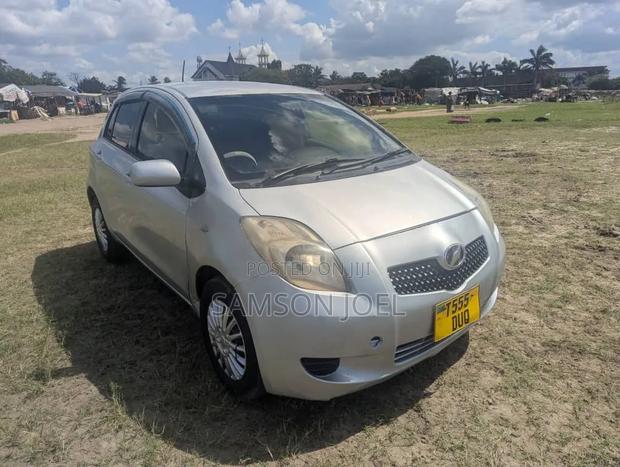Toyota Vitz 2006 Silver