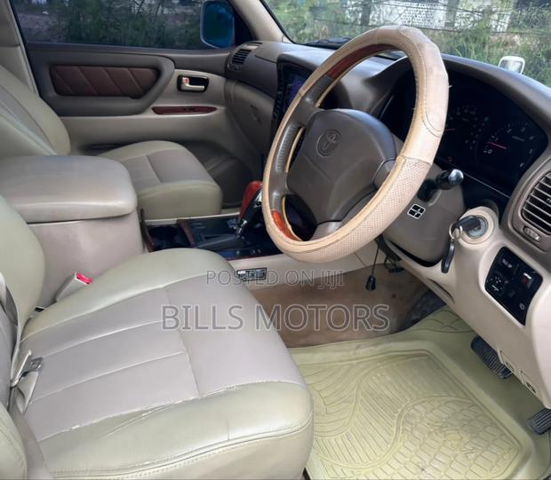Toyota Land Cruiser 2001 White