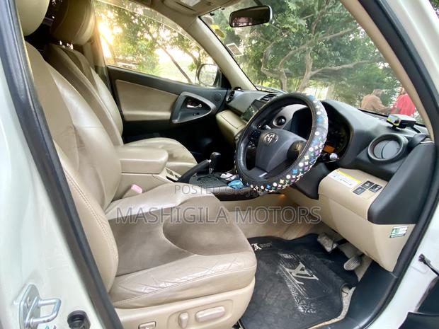 Toyota Vanguard 2012 White