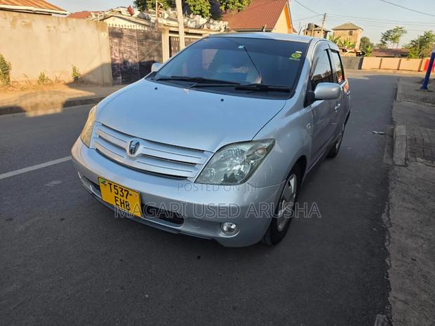 Toyota IST 2005 Silver