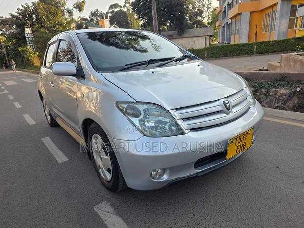 Toyota IST 2005 Silver