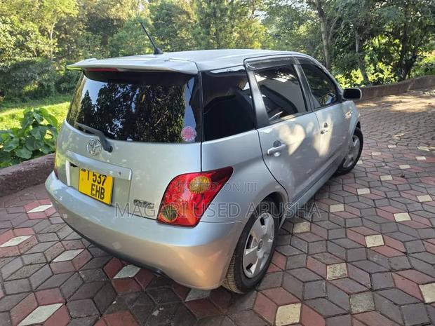 Toyota IST 2005 Silver