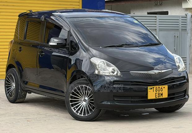 Toyota Ractis 2008 Black