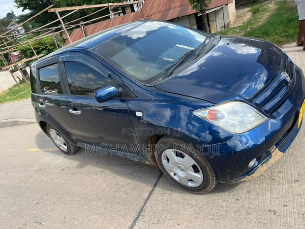 Toyota IST 2005 Blue