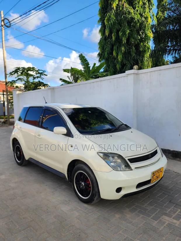 Toyota IST 2004 White