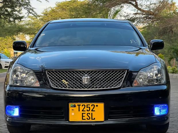 Toyota Crown 2004 Black