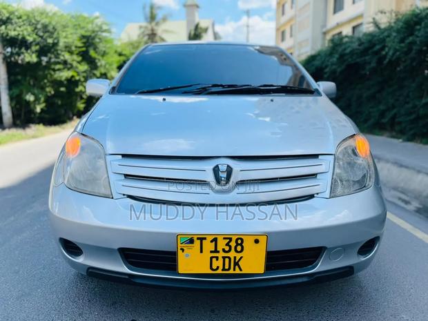 Toyota IST 2003 Silver