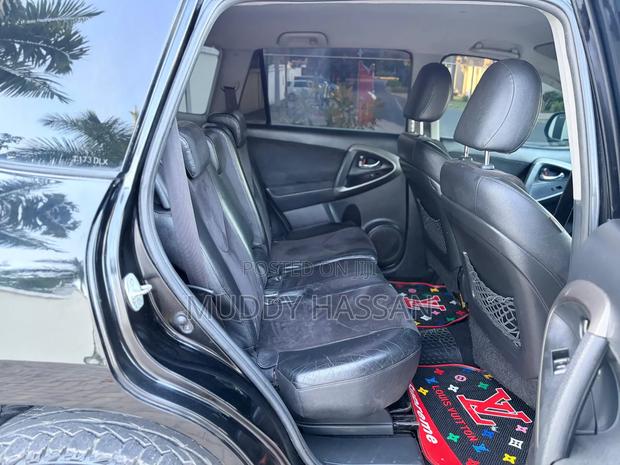 Toyota Vanguard 2010 Black