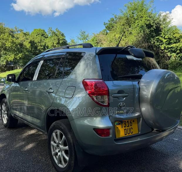 Toyota RAV4 2006 Gold