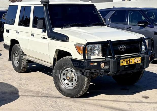 Toyota Land Cruiser 2018 White