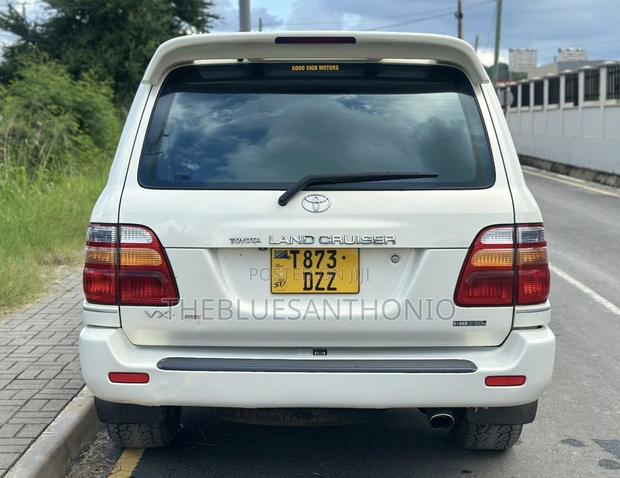 Toyota Land Cruiser 2003 White