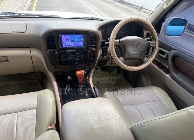 Toyota Land Cruiser 2003 White