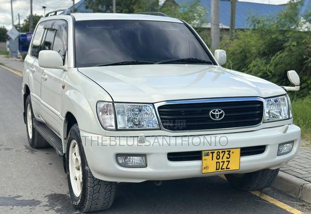 Toyota Land Cruiser 2003 White