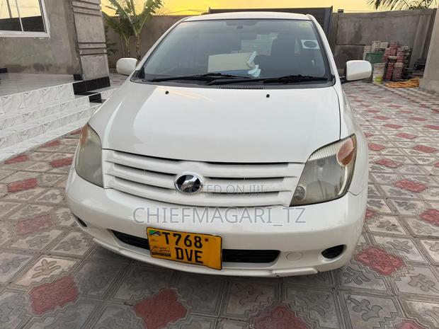 Toyota IST 2005 Off white