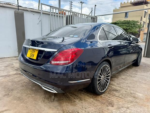 Mercedes-Benz C180 2014 Blue