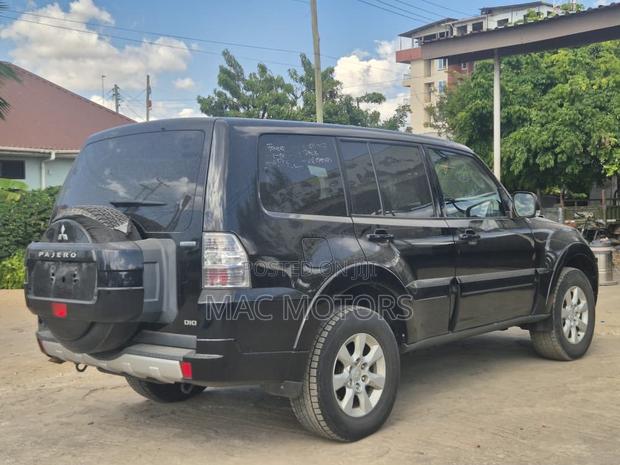 Mitsubishi Pajero 3.2 DI-D Elegance Automatic 2008 Black