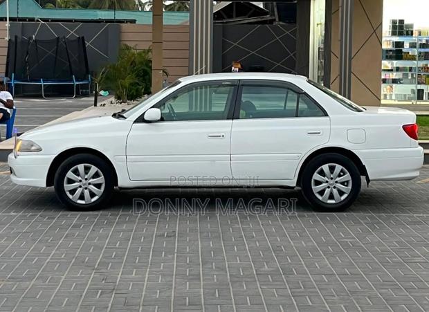 Toyota Carina 2000 White