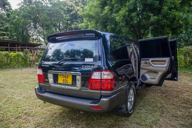 Toyota Land Cruiser 2004 Matt Black