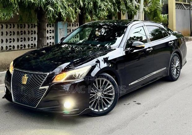 Toyota Crown 2013 Black