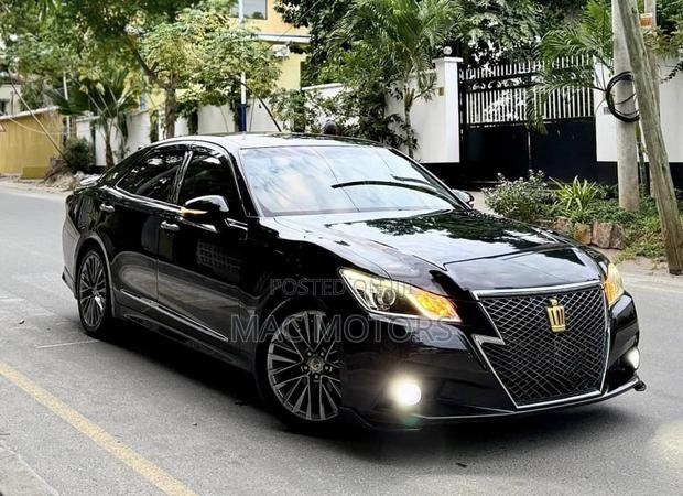 Toyota Crown 2013 Black
