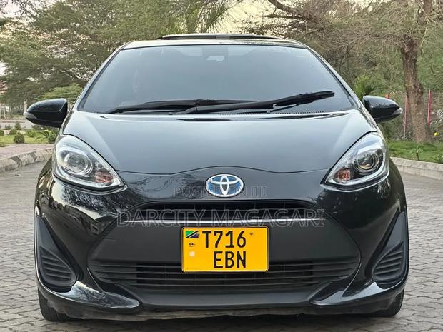 Toyota Aqua 2017 Black