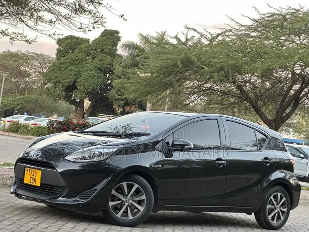Toyota Aqua 2017 Black