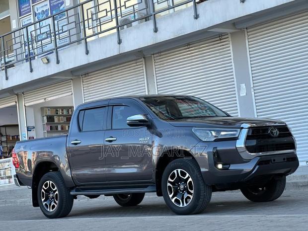 Toyota Hilux 2021 Gray