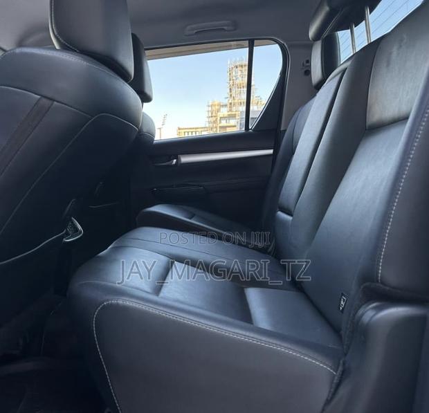 Toyota Hilux 2021 Gray