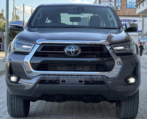 Toyota Hilux 2021 Gray