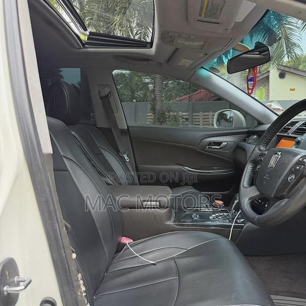 Toyota Crown 2009 White