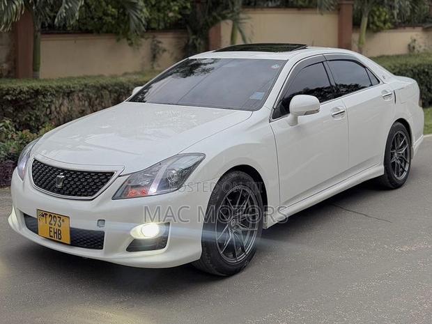 Toyota Crown 2009 White