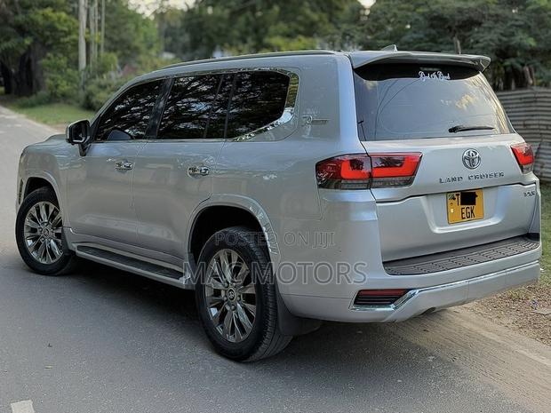 Toyota Land Cruiser 2023 Silver