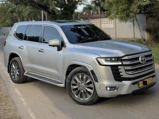 Toyota Land Cruiser 2023 Silver