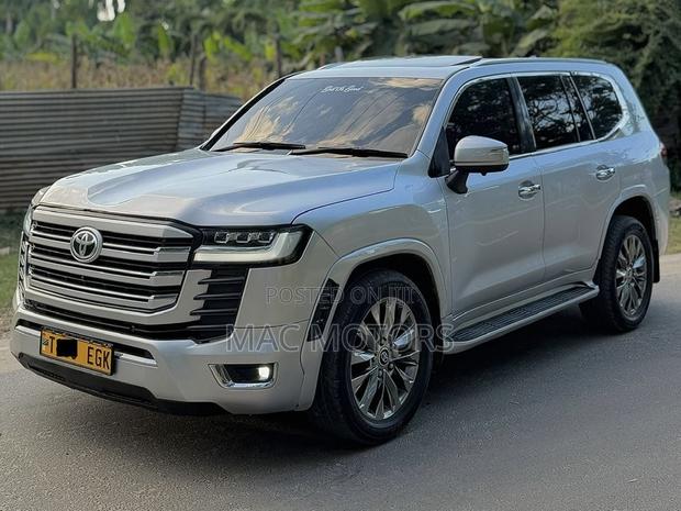 Toyota Land Cruiser 2023 Silver