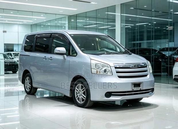 Toyota Noah 2009 Blue