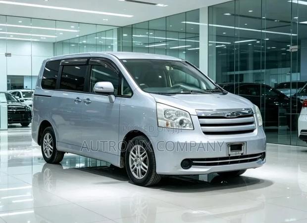 Toyota Noah 2009 Blue