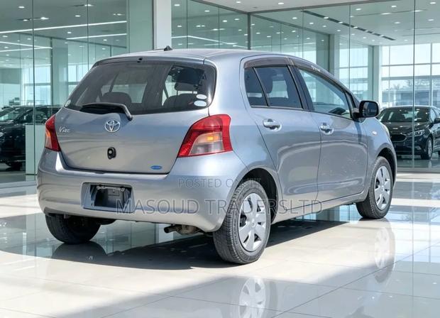Toyota Vitz 2007 Gray
